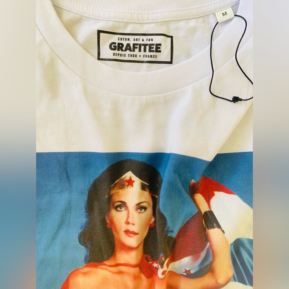 Wonder Woman t-shirt / M (NWOT) - Picture 2 of 5